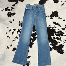 Load image into Gallery viewer, Dojo Light Washed Jeans
